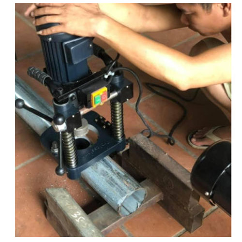 cách dùng máy khoan ống